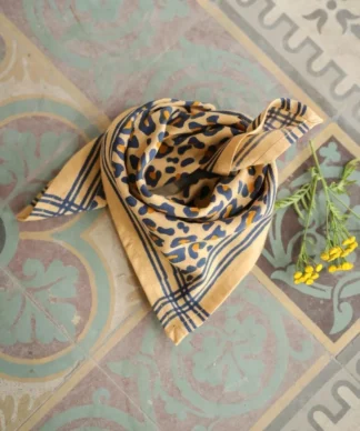 Foulard petit format Léopard camel